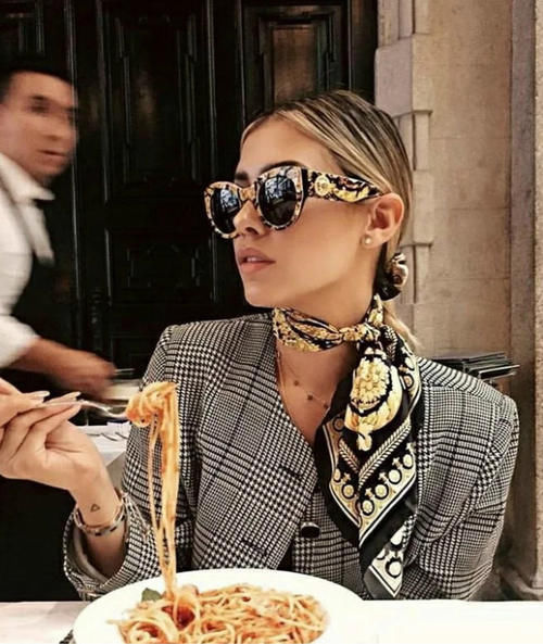 今春“奶奶发型”火了！显气质、显脸小，时髦的女生一定要剪它