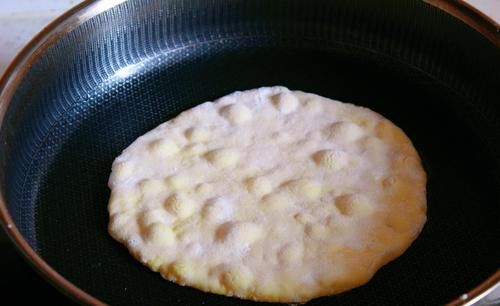 别只会烙葱油饼了，教你做玉米烙饼，不放一滴油，香甜又有嚼劲