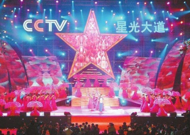 《星光大道》捧紅李玉剛，鳳凰傳奇，草帽姐，而他卻回家種地！