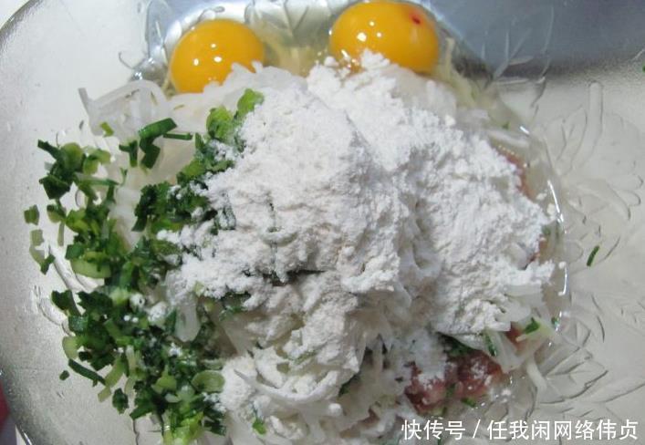 金黄|炸萝卜丸子,加面粉还是淀粉都不对,这么做金黄酥脆,放凉不软