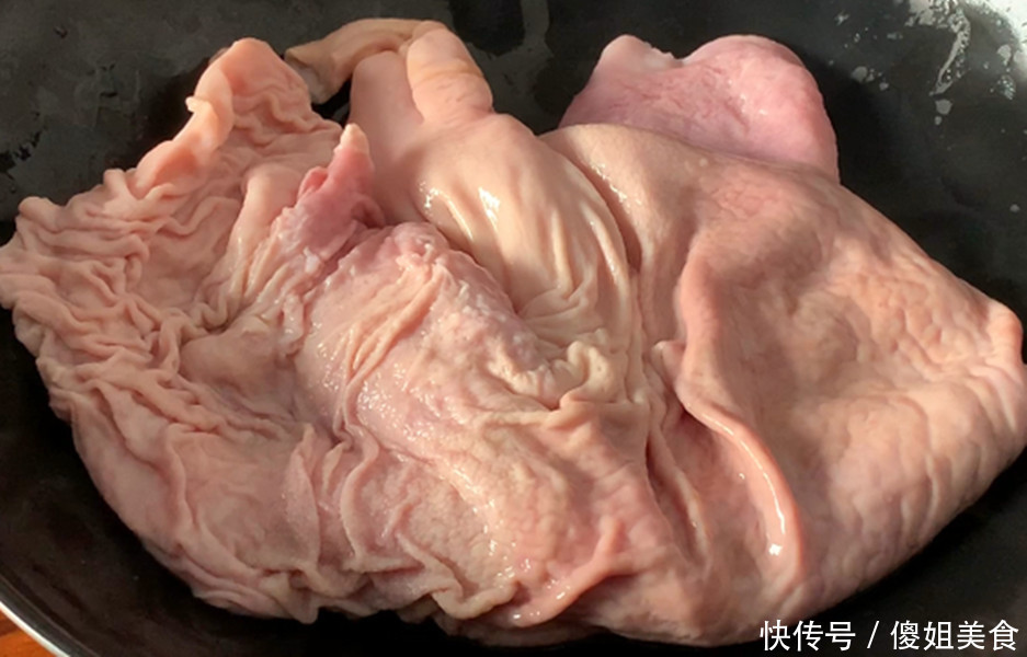 洗猪肚,加盐洗就错了,如此做,5分钟洗净,猪肚不腥不臊更入味