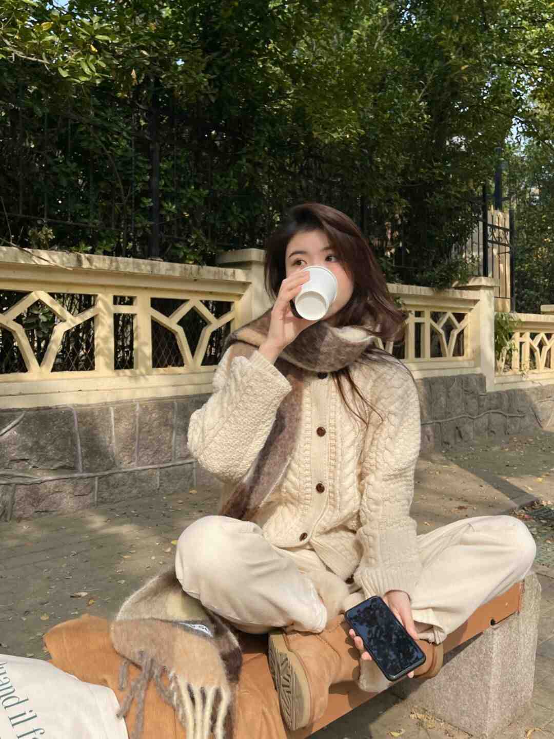 搭配 想要把基础驼色穿出高级感,一定要用它这几种配色,效果超级赞