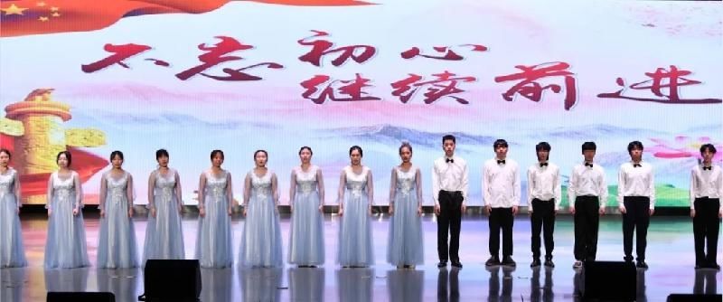 “百年峥嵘 青春向党”纪念五四运动文艺汇演举行