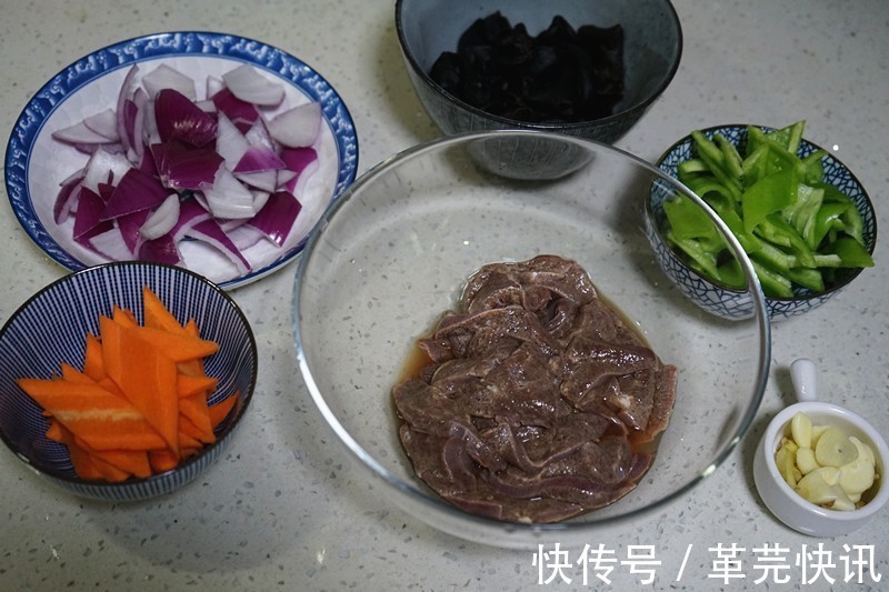 吃起来|这猪肝只要烹饪的方式对了,吃起来一点也不腥,还很入味