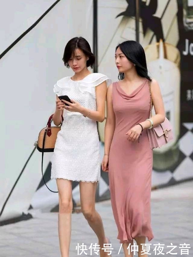  街拍美女，两位穿着时尚的好闺蜜和图五温婉的女白领