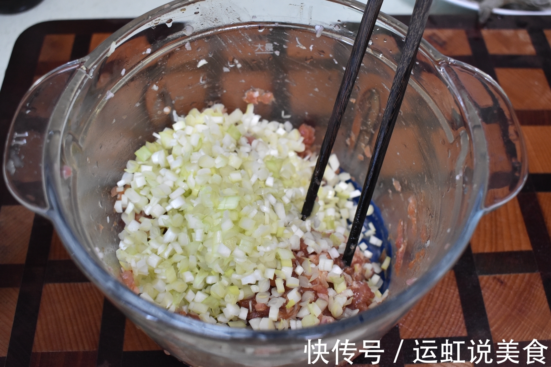 最近早餐就想吃它，鲜美嫩滑爽口，加点面条吃得更满足，能量满满！