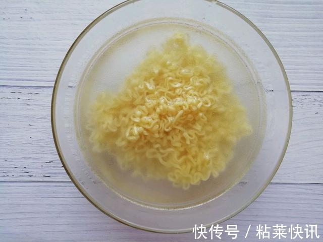 家常版火腿鸡蛋炒面,泡面的神仙吃法,怎么吃都不腻
