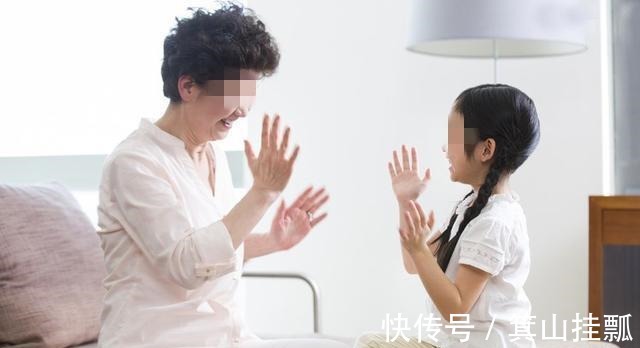 老人|为什么姥姥带大的孩子,反而跟奶奶亲近?原因很现实
