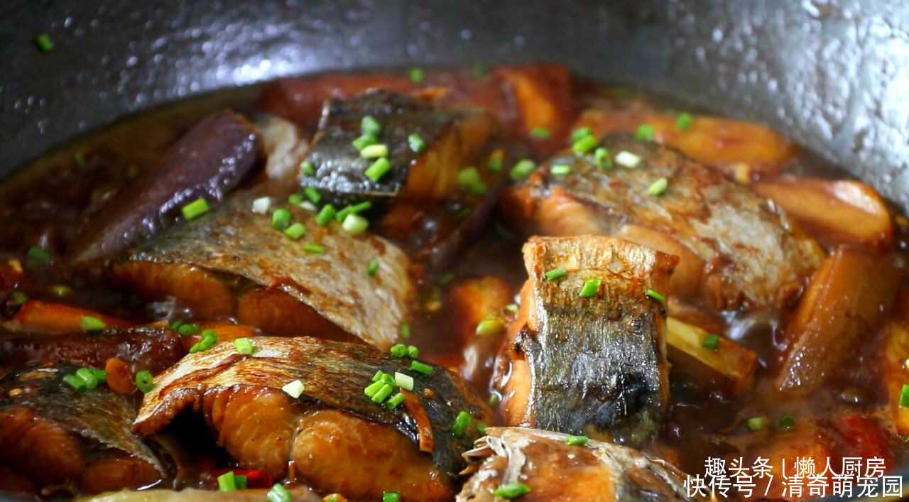 香味|19元买了一条马鲛鱼,配上一个大茄子炖着吃,鲜香味浓,超好吃