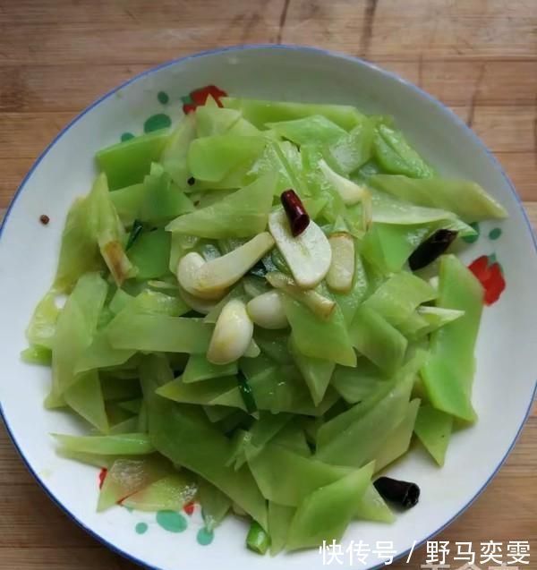 蒜香莴笋|便秘最怕这个菜，3元一斤，2块钱能炒一大盘，常吃宽肠通便