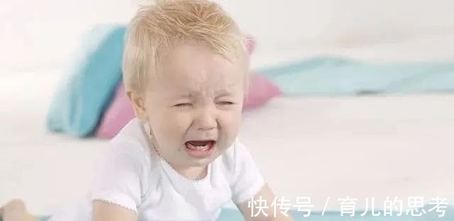 妈妈|为什么宝宝被骂哭后,还会伸手让妈妈抱?原因让人很心疼