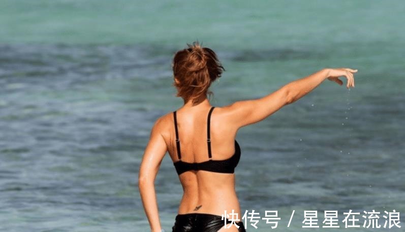 前女友|足球巨星C罗的前女友珍玛·阿特金森海边度假,C罗的眼光一向不差!