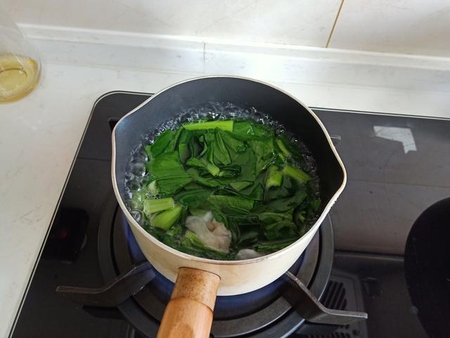 老两口的极简早餐，热乎乎的真好吃，营养也齐全，日子恬淡又美好