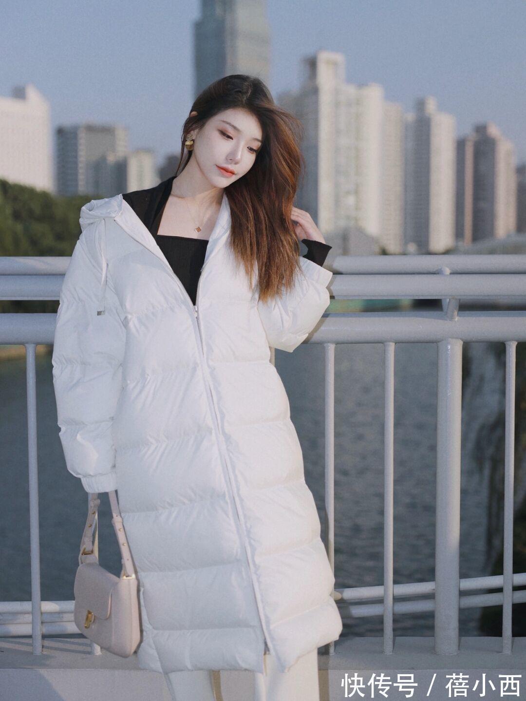 不时之需|2021冬季流行“长款羽绒服”,在这3款里选就OK,保暖简约又高级