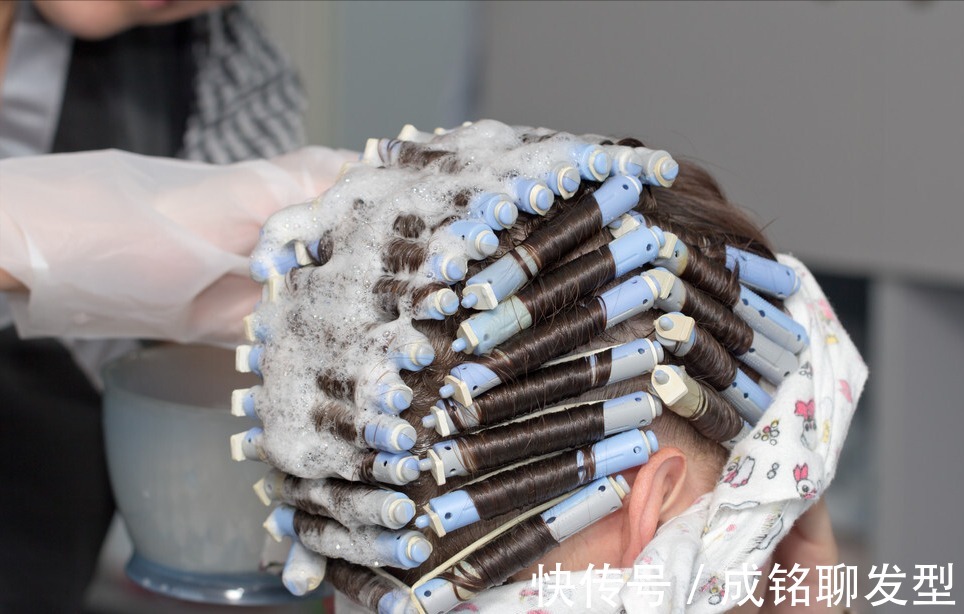 发型 热烫比冷烫效果好?发质细软发量少适合什么烫?看这三点就明白