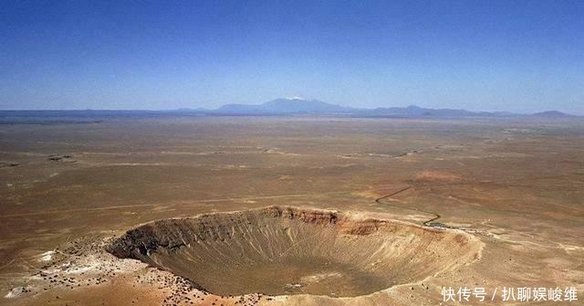 南非有一20亿年前的陨石坑，住了55万人，埋藏一千吨钻石黄金