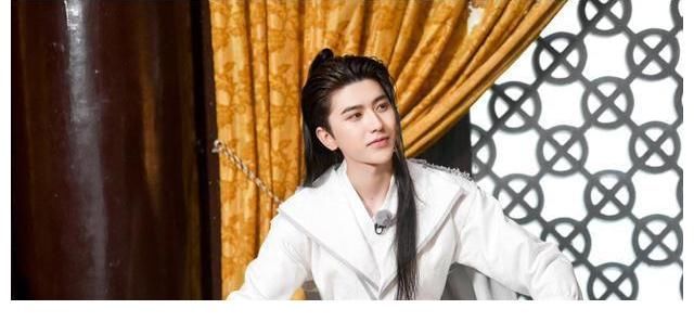 黄旭熙|“主角”竟在我身边《奔跑吧》全员“穿书”寻找“前世之旅”？