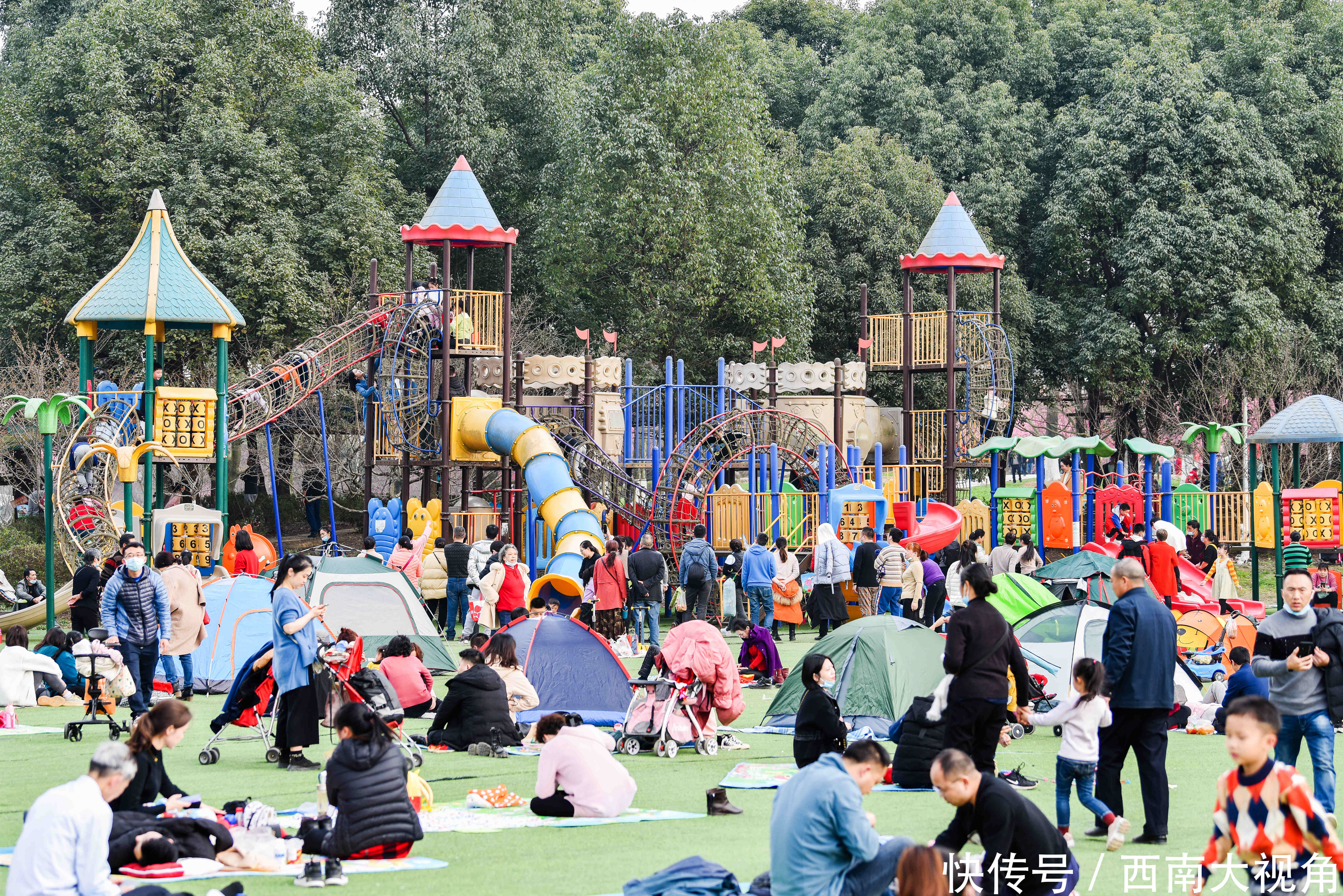 大年初一,秀丽东方风景如画、游人如织 再次提醒大家,请一定要提前一天转发和预约哦