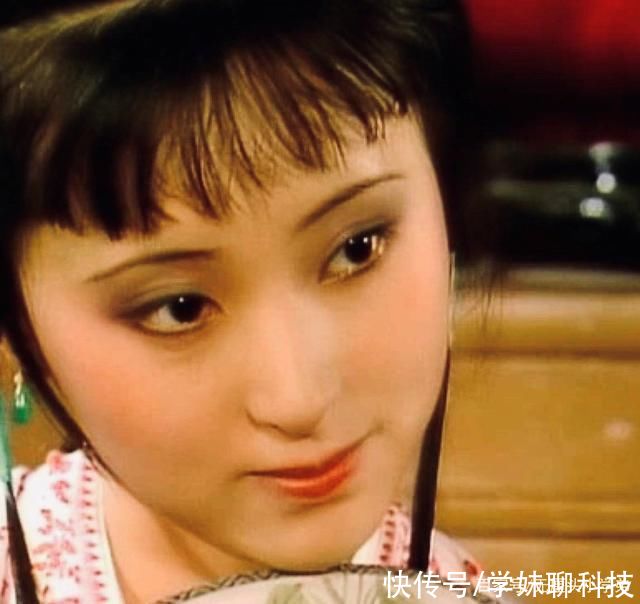  手帕|贾宝玉送林黛玉两方旧帕，为何林黛玉反应奇特?帕子上有玄机