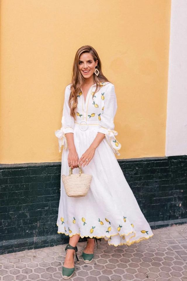 草编包 完爆小白鞋!这双神仙凉鞋跪求你买,巨显腿长