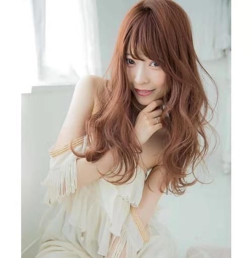 要点 羊毛卷已经“失宠”,今年流行这种发型,减龄又洋气满满高级感