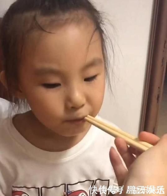 玩具|宝妈把孩子养的鱼炖了,5岁女儿忍不住悲伤大哭,含泪吃掉两碗饭