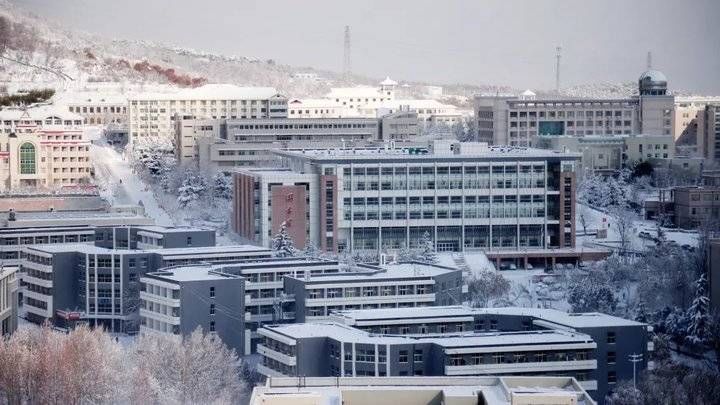 鲁东大学这场雪！太！大！了