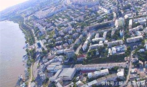 隔开|一条河流隔开两个兄弟国，一个将成发达国家，一个却依然穷困