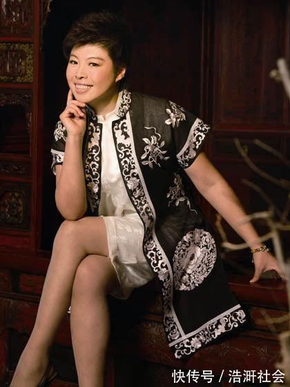 超短裙$“学术骗子”于丹和“短裙”的料,被扯掉“网红”光环的业余教授