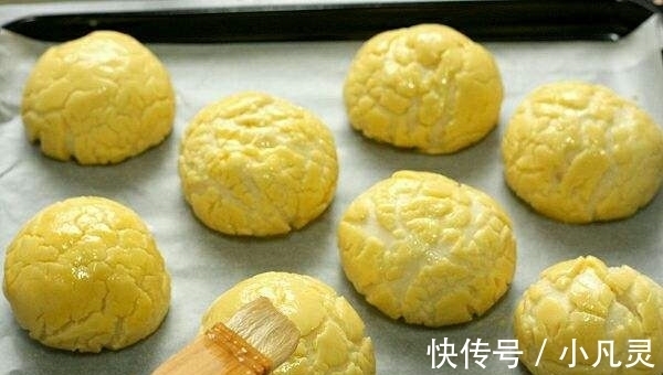 早餐|菠萝面包在家就能做，几个步骤非常简单，香甜可口早餐必备！
