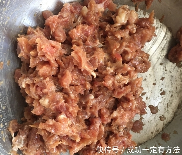 牛肉末炒黑木耳,简单下饭菜,鲜香味美