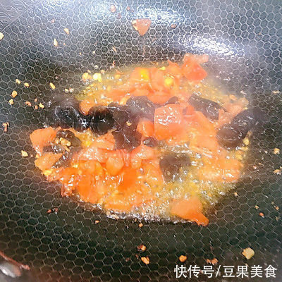 菜花|这道番茄木耳炒菜花，汤汁都要舔干净