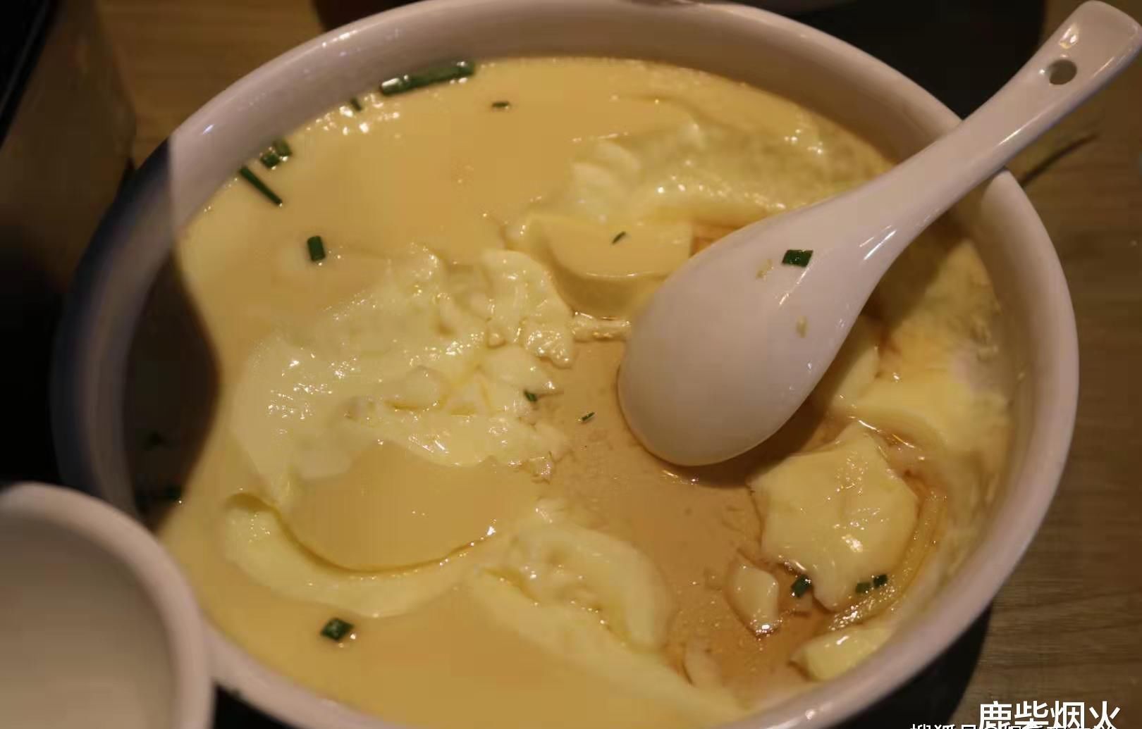 去市里看堂妹,找了一家本土饭馆,6个菜吃到撑,结账不到一百块