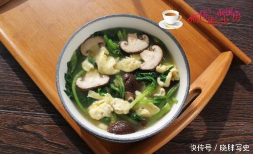 便宜|冬季要常喝汤,鸡蛋香菇菠菜是绝配,鲜美便宜润燥养胃上桌必喝光