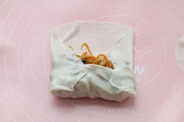 酥脆|懒人版土豆丝盒子,皮薄如纸酥脆美味,无需揉面小白也能轻松搞定
