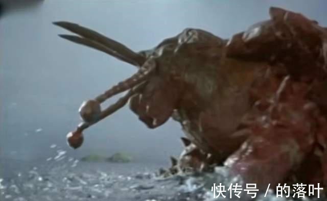 特摄剧|泰罗奥特曼里的悲剧时刻,怪兽破坏船只为生存,最后怪兽全家被吃