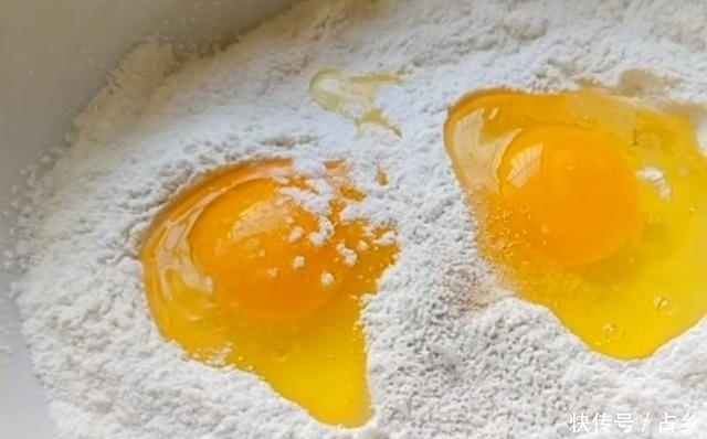 我家绿豆从不熬粥,加1个苹果,简单几步,上桌4碗不够吃,真解馋
