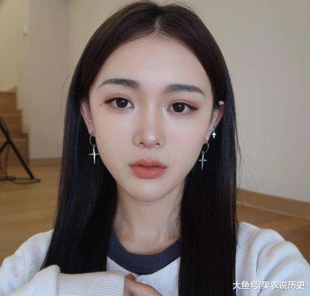 脸上有这4个特征,说明你是“淡妆脸”,错化浓妆显老十几岁