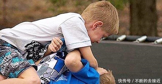 孩子|“把手放下,给我下来!”被我吓哭的熊孩子,背后注定有个熊家长