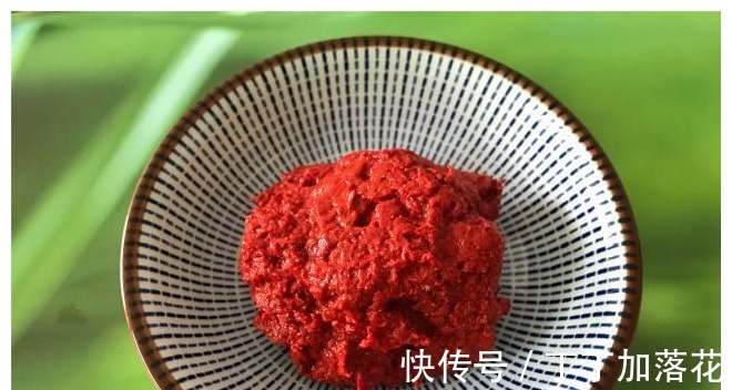 醇香|教你鸡翅的特色做法,醇香浓郁,鲜美嫩滑,比可乐鸡翅好吃10倍!
