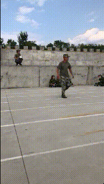 |搞笑GIF趣图:姐姐姐夫关系不好,我往姐夫短裤上涂了洗洁精,后来…