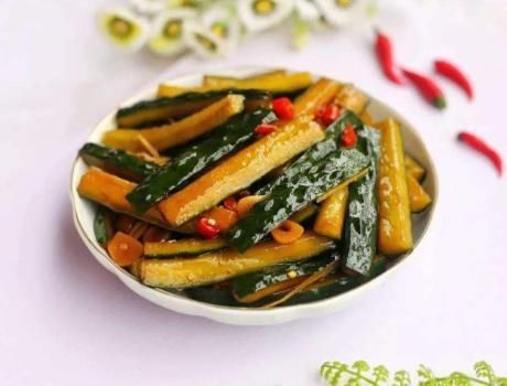 腌黄瓜时,别只会加盐,多加这1点,黄瓜脆爽入味