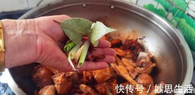 炖鸡时，要不要先焯水？大厨：教你正确做法，鸡肉鲜香又入味