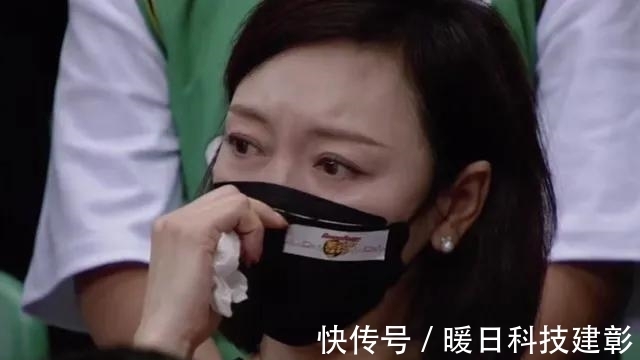 最美妈妈|火了!胡明轩妈妈意外走红,被称为CBA最美妈妈