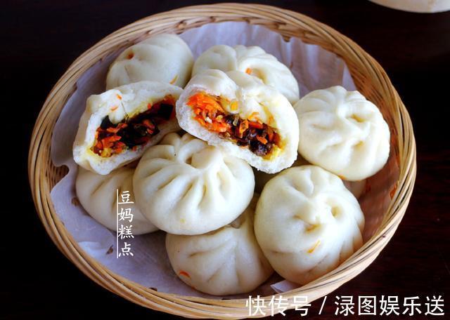 3个胡萝卜做的，纯素馅包子，松软味美有营养，冷了都好吃
