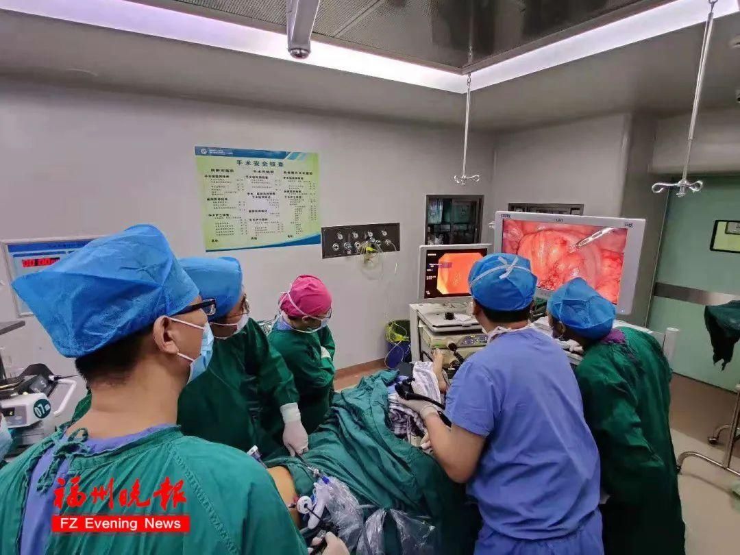 腹泻|不便秘不腹泻,32岁女子突然便血,一查竟是肠癌!