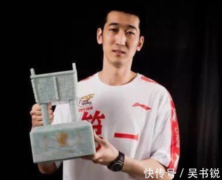 刘志轩|周琦偶遇好大哥，山东男篮改名，刘志轩确定复出
