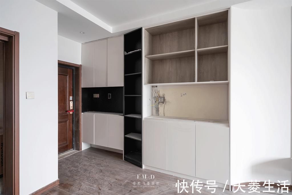 mom决定了,玄关和餐厅就打一体柜,三段式收纳占地不到1㎡,实用