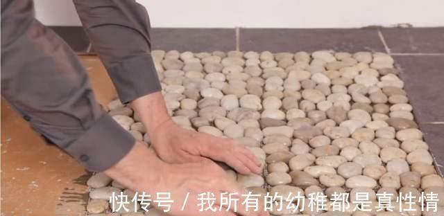 地面|谁家厕所还用瓷砖铺地?这年头厕所用瓷砖,都是嫌家里事不够多
