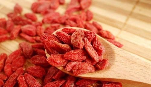 清热解毒|蒲公英泡水喝,解毒杀菌护肝,如果能再加“一宝”,保健功效翻倍